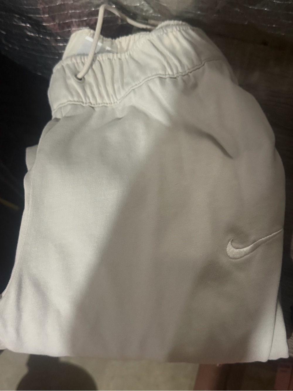 Nike women  White Jogger Sweatpants with Embroidered Swoosh